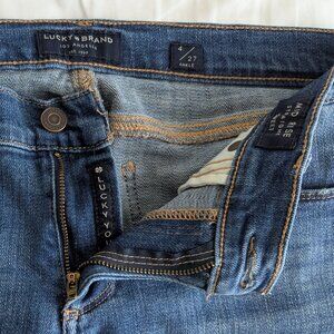 Vintage- Lucky Brand size 4/27 jeans. MID Rise Straight Sweet blue jeans.